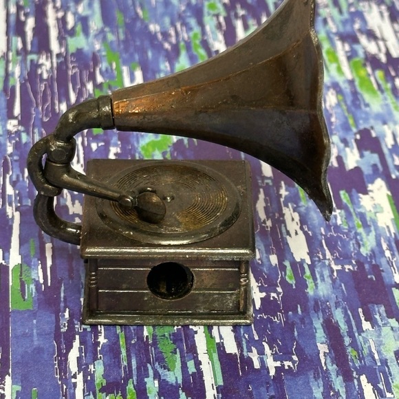 Vintage Play Me Pencil Sharpener Miniature Antique PHONOGRAPH RECORD PLAYER 3 in - Picture 3 of 6